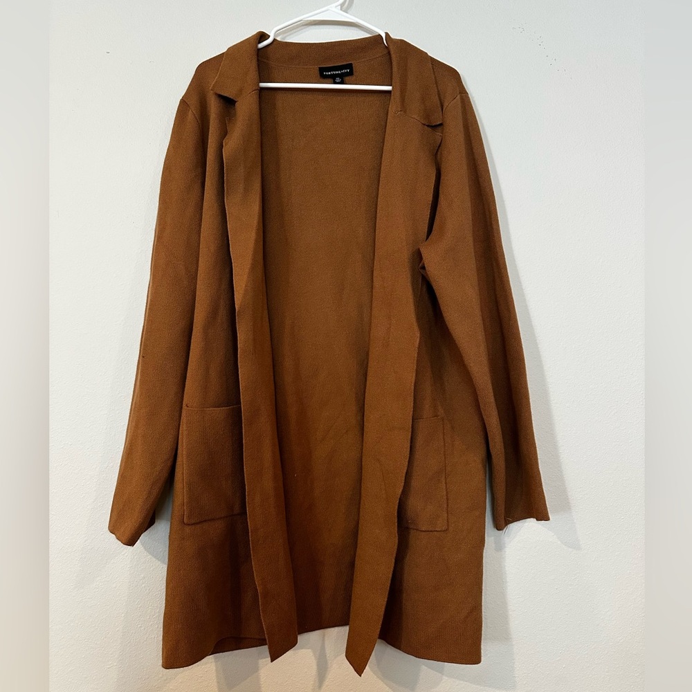 Fortune and‎ Ivy brand long camel colored cardigan in XXL. Two large pockets.